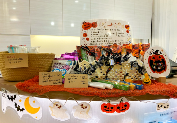ハロウィン仕様の受付